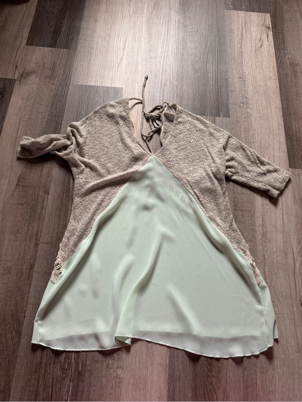 Daytrip Two-Tone V-Neck Tunic in Beige and Mint